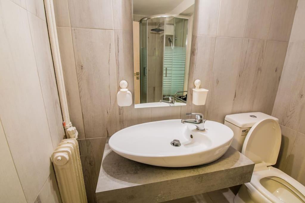 2 Bedrooms Apartment Close To Metro Dafni In Athens Exterior photo