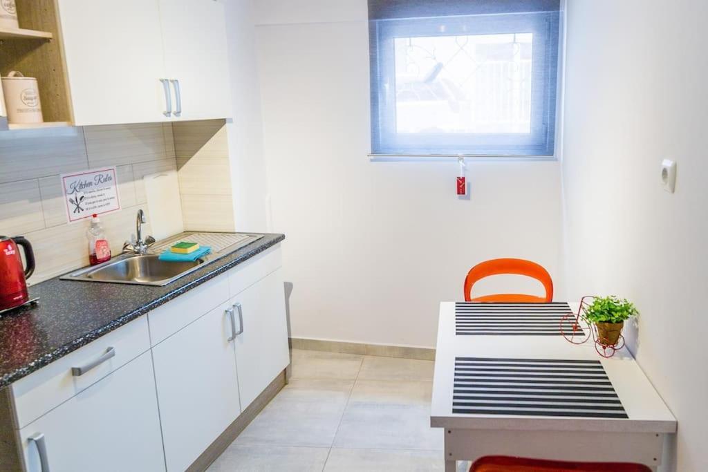 2 Bedrooms Apartment Close To Metro Dafni In Athens Exterior photo